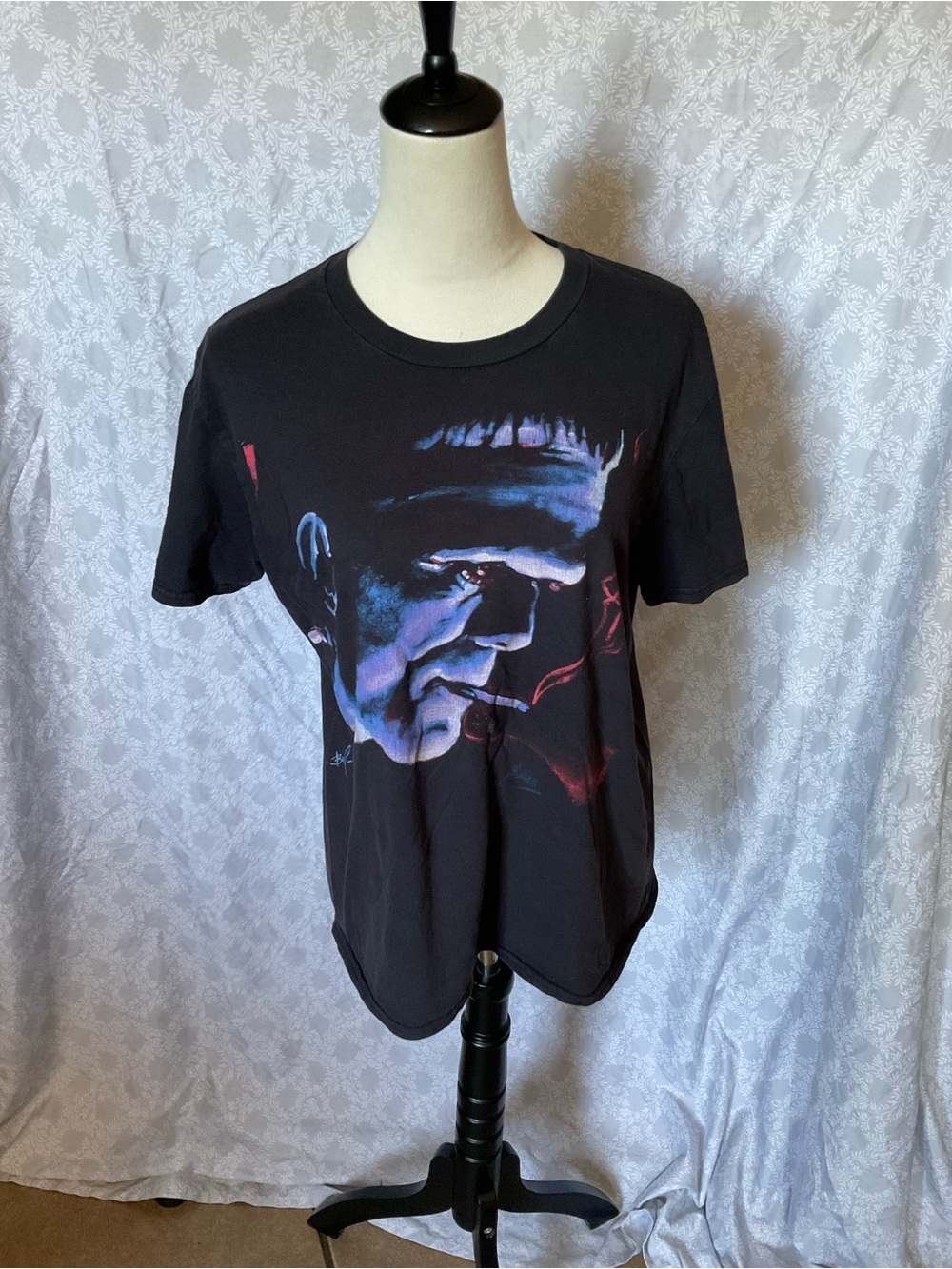 Black Short-Sleeve Graphic Tee with Blue & Red Face Illustration